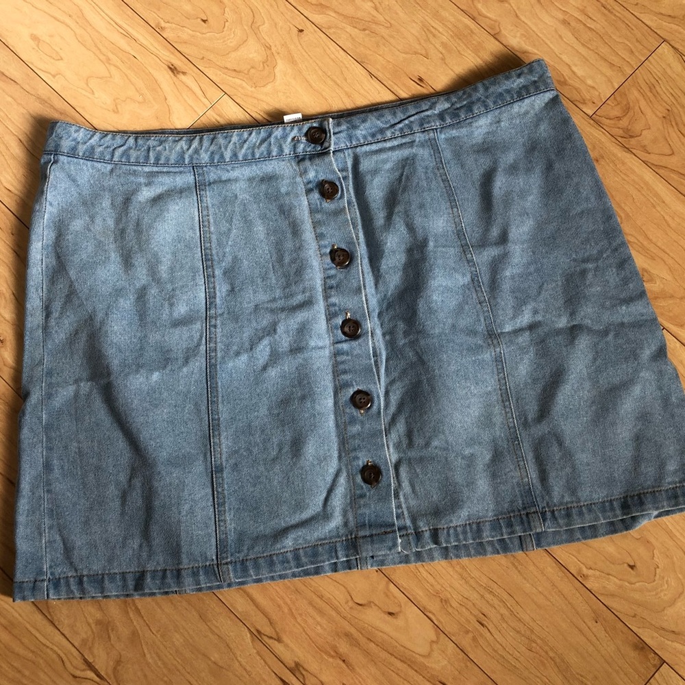 Plus Size Jean Skirt with Buttons (Forever 21)